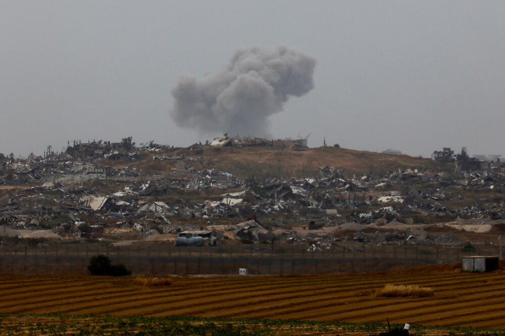 Dim se diže kao posljedica vazdušnog udara u Gazi, Foto: Reuters
