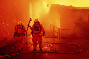 Bjesne požari u Kaliforniji: Evakuisano 157.000 ljudi, naređena i...