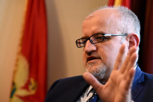 Darmanović: Strani ambasadori ne mogu da se miješaju u to ko će za...