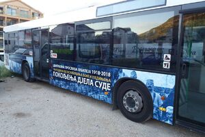 Budva: Autobuse oblijepili plakatima sa pozivima na proslave