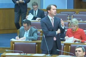 Skupština nije uvrstila u dnevni red predlog SDP o povećanju...