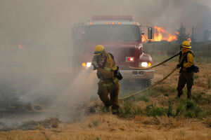 Požar i dalje bjesni na sjeveru Kalifornije: Pogledajte borbu...