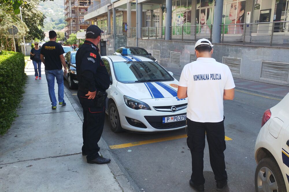 parking, policija Tivat, Foto: Siniša Luković