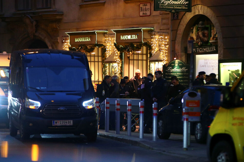 Uviđaj nakon vatrenog obračuna u Beču, Foto: Reuters
