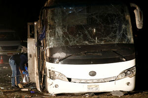 Novi bilans: U bombaškom napadu na autobus u Egiptu stradale...