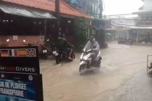 Oko 30.000 ljudi evakuisano zbog oluje na jugu Tajlanda