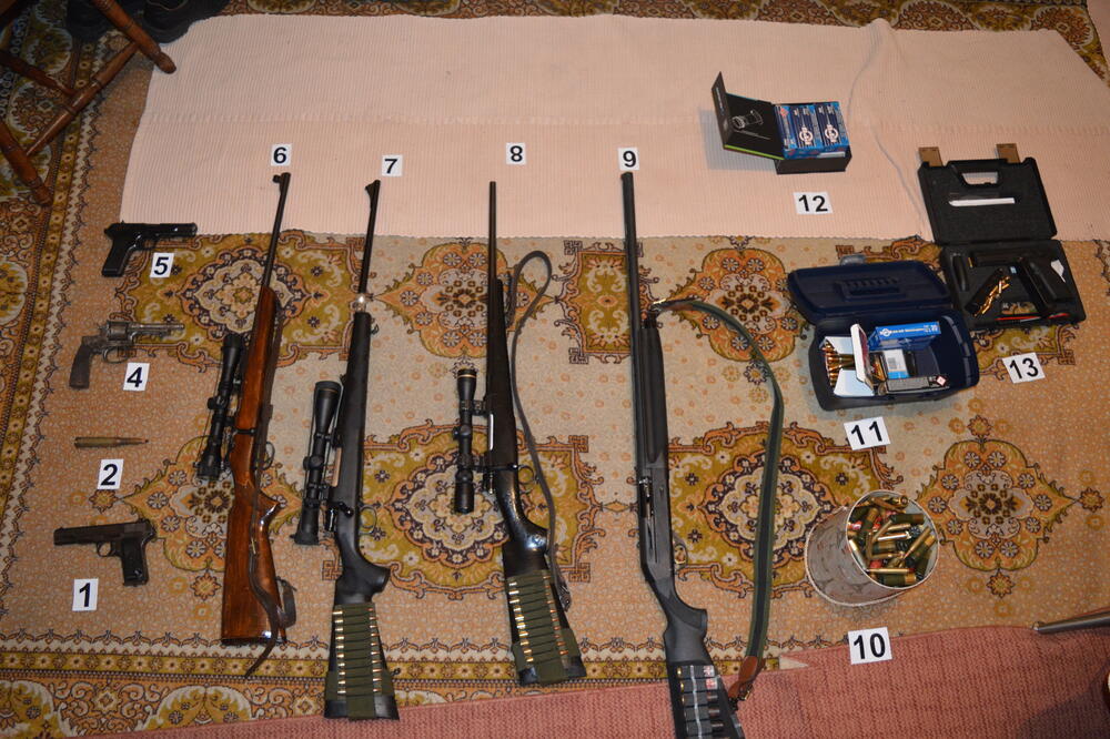 Cetinje, oružje, Foto: Uprava policije