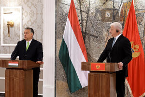 Orban posreduje da se dozvoli spajanje CKB i Sosijete banke