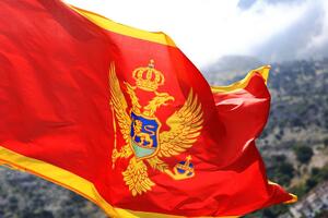 BS će predložiti da se na crnogorskoj zastavi pored krsta nađe i...