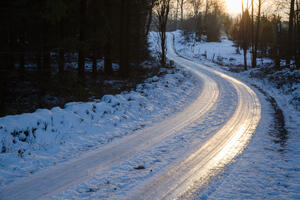 AMSCG: Snijeg i poledica na putevima na sjeveru