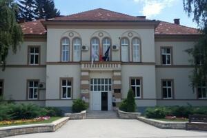 Opština Berane: Komunalnog policajca napao sin vlasnika kafića,...