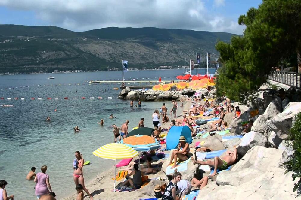 Herceg Novi plaža (novine), Foto: Screenshot (Youtube)