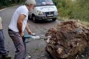 Kiša plavila prizemlja, izazvala odrone na lokalnim putevima