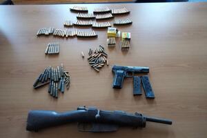 Cetinje: Policija oduzela drogu, bombu, pištolj, pušku, municiju,...