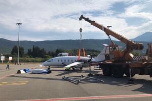Tivat: Sklonjeni oštećeni avioni sa platforme aerodroma