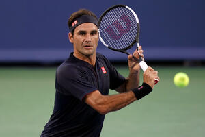 Federer u osmini finala, Kvitova bolja od Serene Vilijams