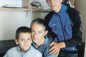 Pomozimo porodici Nikčević: Svetlana ima meningitis, ona i sinovi...