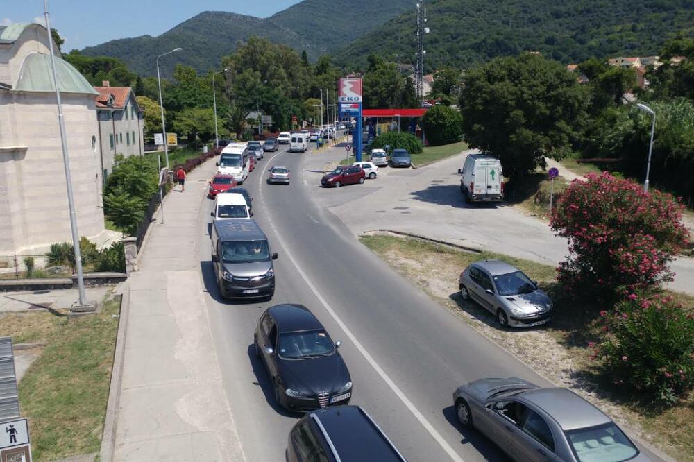 Jadranska magistrala kolone, Foto: Siniša Luković