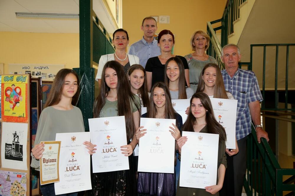 Dobitnici diplome Luča,  OŠ “Mileva Lajović Lalatović“, Foto: Studio Lab