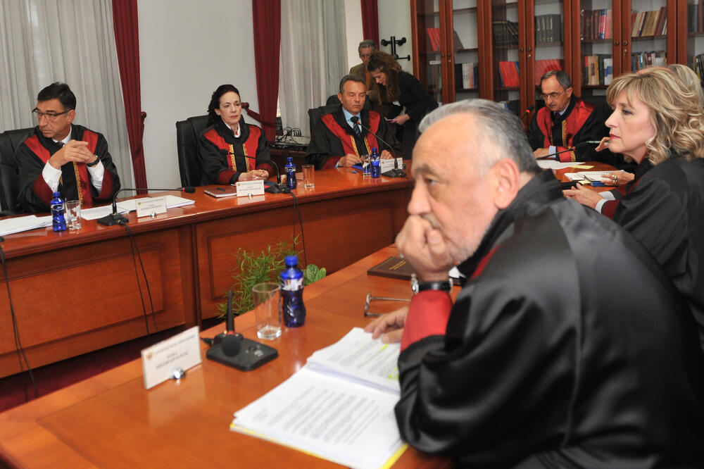 Štrabag skinuo Vodovodu pet miliona eura: Sjednica Ustavnog suda, Foto: Savo Prelević