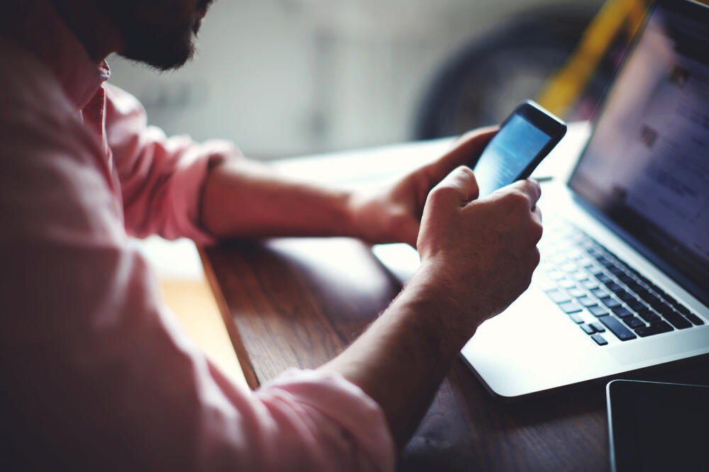 telefon, poruka, Foto: Shutterstock