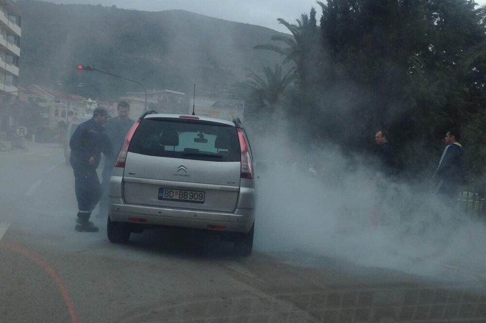 Budva zapaljen automobil, Foto: Vuk Lajović