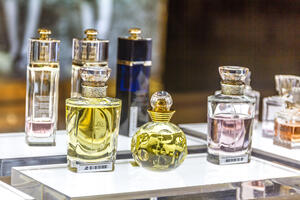 Pet pravila za nošenje parfema kojih se Francuskinje uvijek...