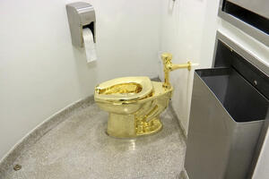 Tramp tražio Van Goga, njujorški muzej mu ponudio zlatnu WC šolju