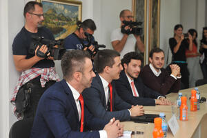 Građanska opozicija dala ultimatum Bečiću: Traže sastanak prije...