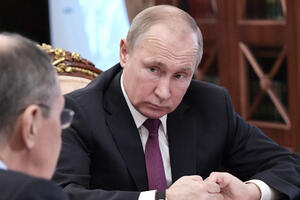 Putin: I Rusija obustavlja primjenu Sporazuma o nuklearnim snagama...