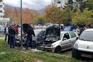 Bar: U požaru uništena dva automobila