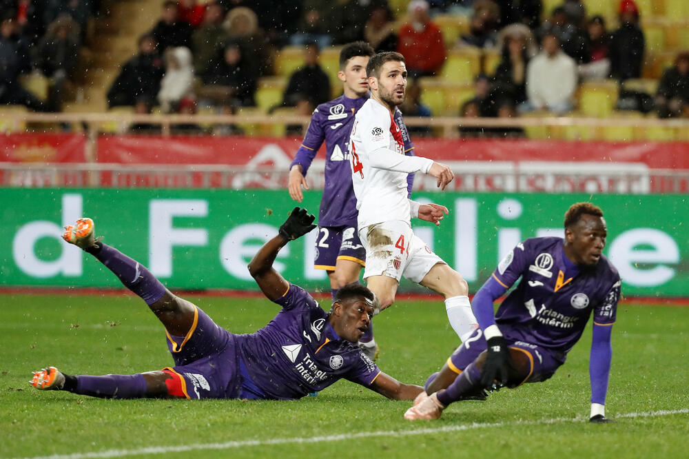 Sesk Fabregas postiže drugi gol za Monako, Foto: ERIC GAILLARD