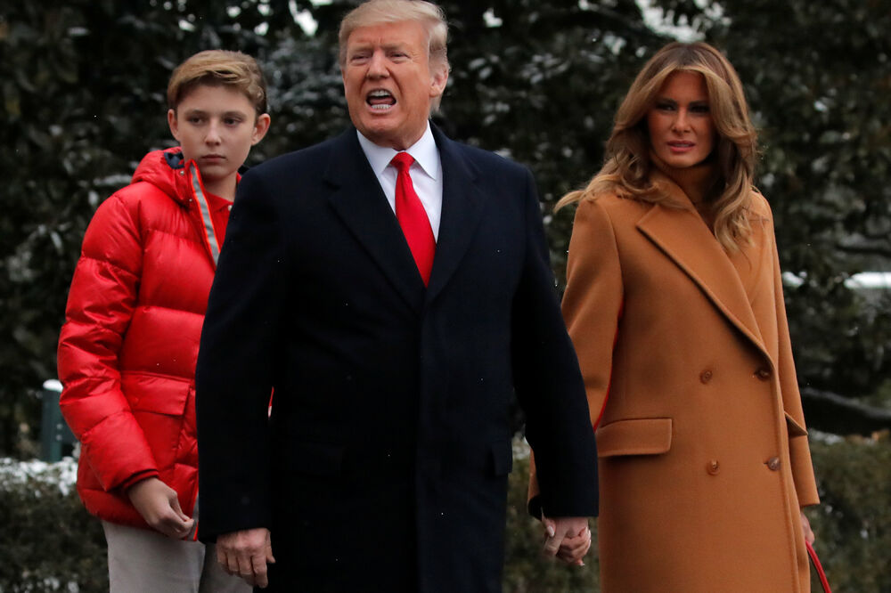 Donald Tramp sa suprugom Melanijom i sinom Baronom, Foto: Reuters