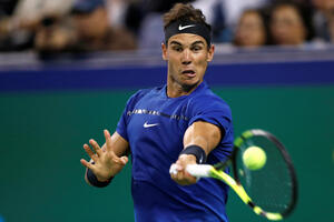 Nadalov lakši trening, Federer maksimalno