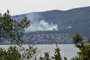 Tivat: Vatrogasci uspjeli da vatru iznad Krašića odbiju od kuća