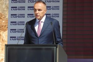 Vozilo Sindikata Bokista u dvorištu Uniproma: Pejović zove da...