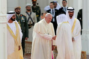Papa Franjo u istorijskoj posjeti UAE: Grandiozan doček uz...