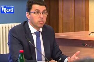 Radulović: Nedopustivo da Vojska višak posjeda ne ustupi Upravi za...