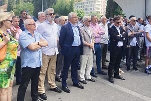 DF protestovao zbog ćirilice, Aleksić: Tužno je da se diskriminišu...