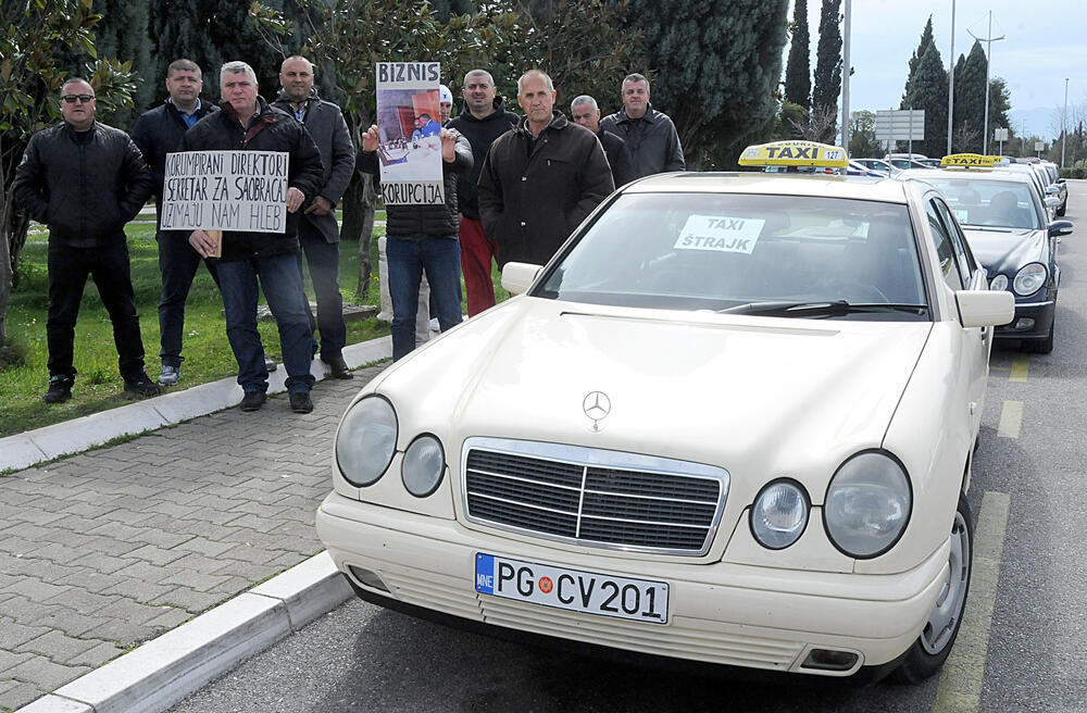 Taksisti, protestna vožnja Podgorica