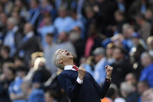 Arsenal saopštio: Venger još dvije godine menadžer