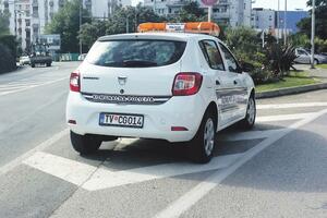 Tivat: Niko ne haje za komunalne policajce bez licenci