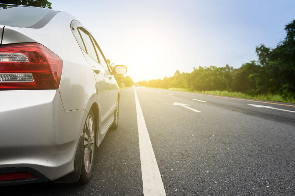 Auto, vožnja, putevi, Foto: Shutterstock