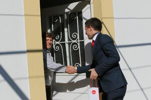 Demokrate počele kampanju "od vrata do vrata" u Herceg Novom