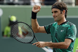 Federer lako sa Del Potrom