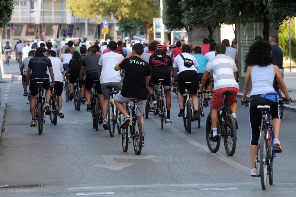 Critical Mass, biciklisti, Foto: Boris Pejović