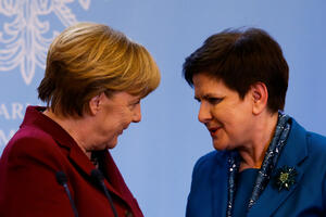 Merkel i Šidlo: Sankcije Rusiji ostaju, tražiti prostor za...
