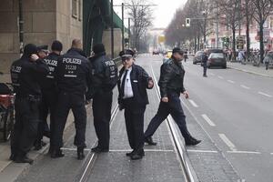 Njemačka: Zbog lažne dojave pretresli autobus koji je bio na putu...