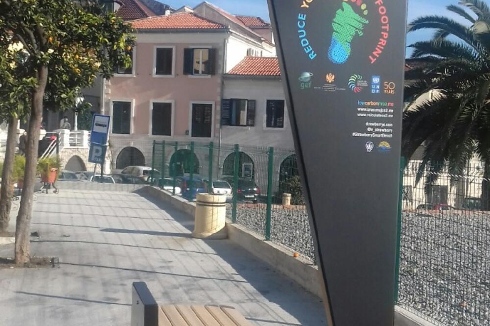 solarna klupa, Herceg Novi, Foto: Slavica Kosić