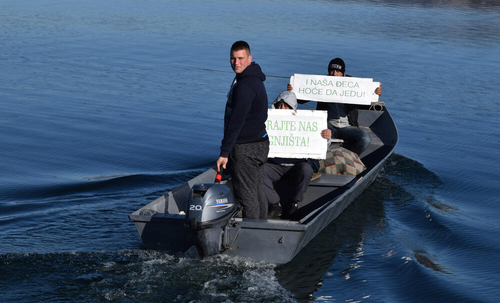 Porto Skadar lake, protest